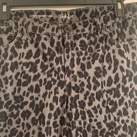 Size 14 tapered leg, curvy pants. NWOT. Animal print in black/gray jeggin… - Picture 11 of 12